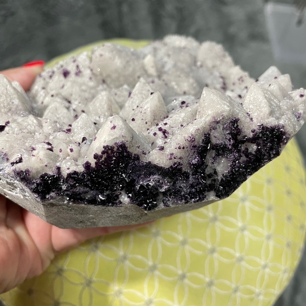 XL CANDLE QUARTZ CLUSTER 6”x5”x3”thick GORGEOUS GREY W- PURPLE “SPARKLES” - Picture 4 of 9